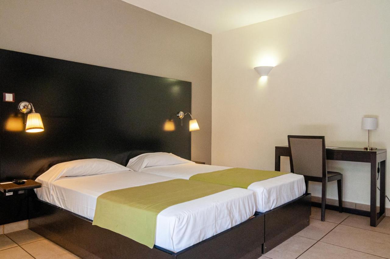 Tama Hotel Saint-Gilles Les Bains Exterior photo